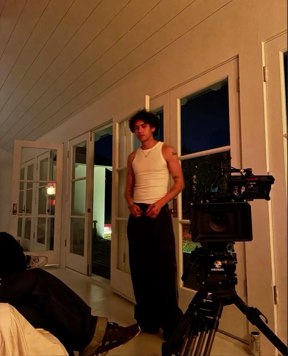 ｡𖦹°* angel tweet media