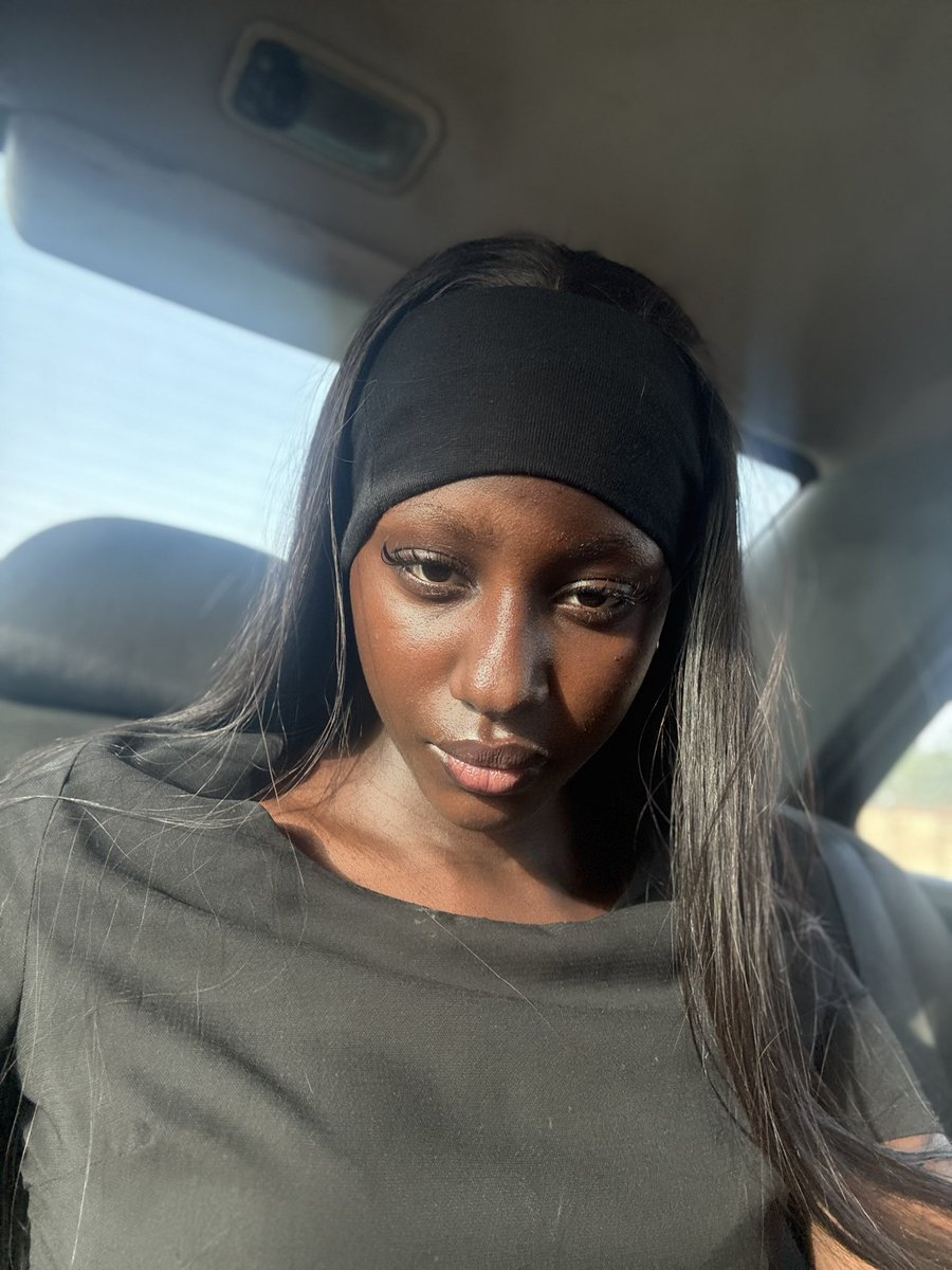 Claire 💙 tweet media