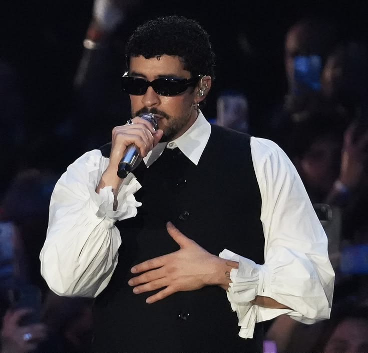 BAD BUNNY DAILY UPDATES tweet media