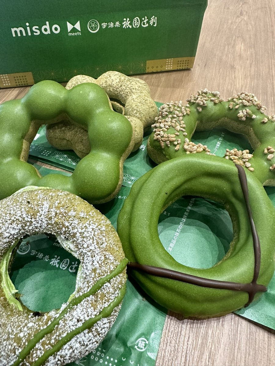 chi_vaws's tweet photo. 今年のミスド×辻利も美味しかった！
おすすめはポン・デ・ザク！！

過去2年分のも貼っときます📷 https://t.co/hIciNuTgYZ