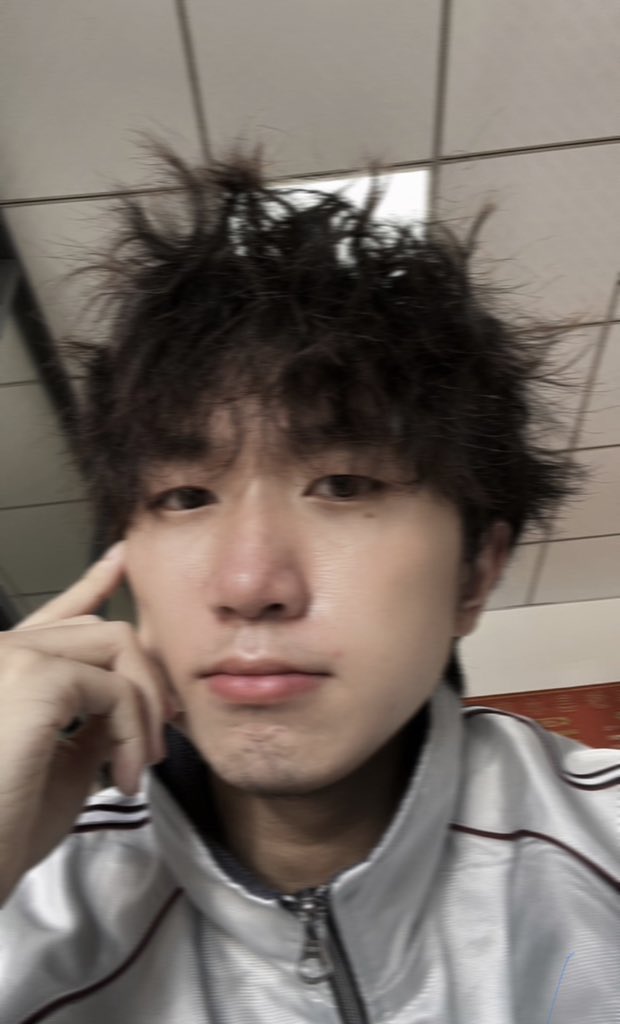 三根钢板男 tweet media