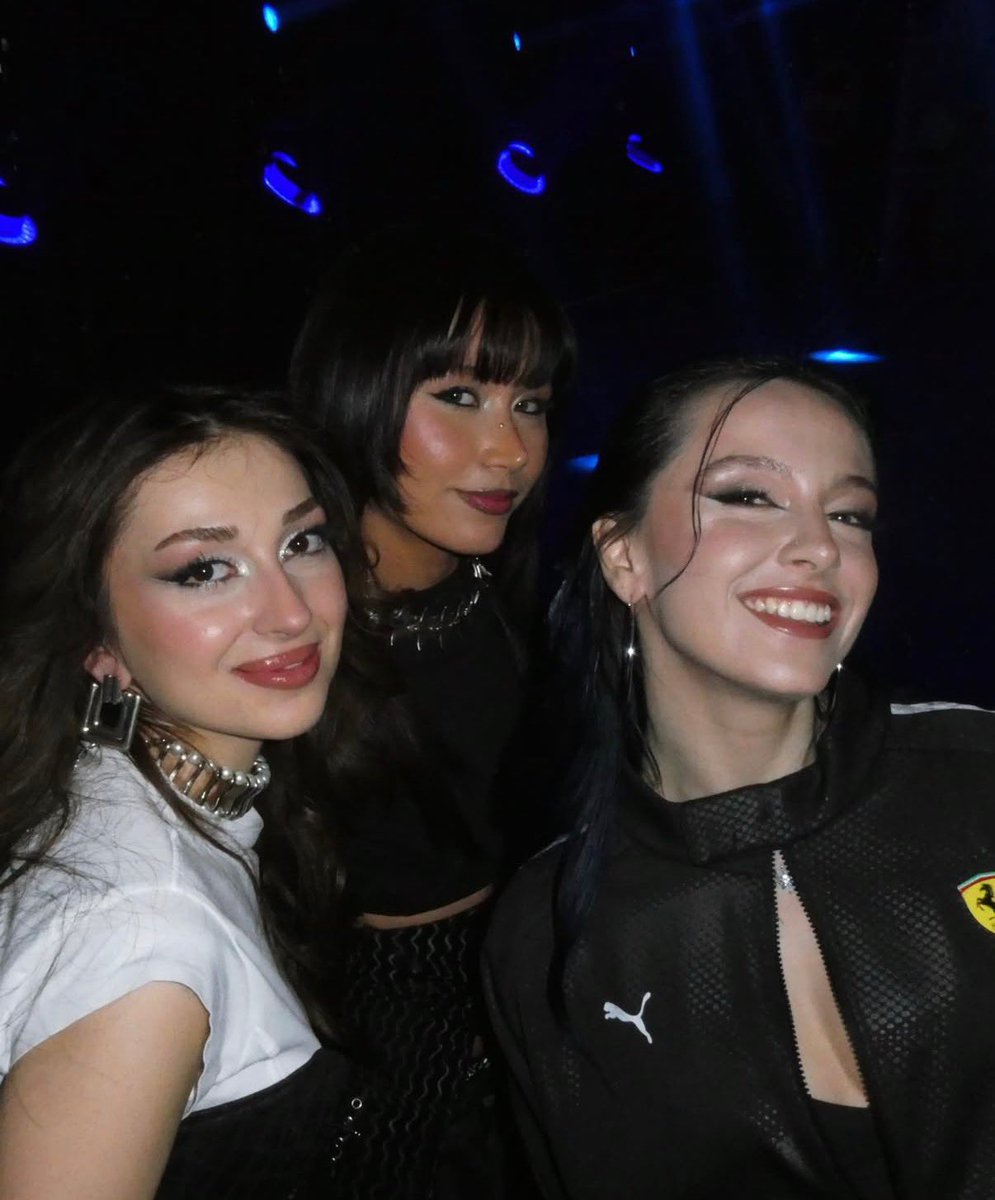 Lolaa//kola tweet media