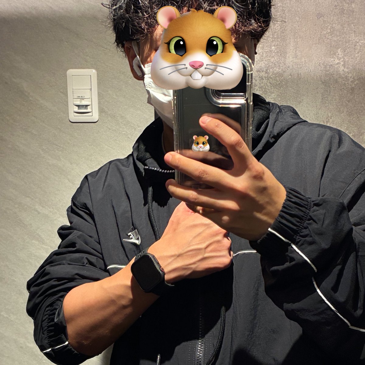 Y1918O's tweet photo. 昨日友達とジム入会しました。
今日は仕事終わりに1人で🏋🏻 https://t.co/7lU8ELT88i
