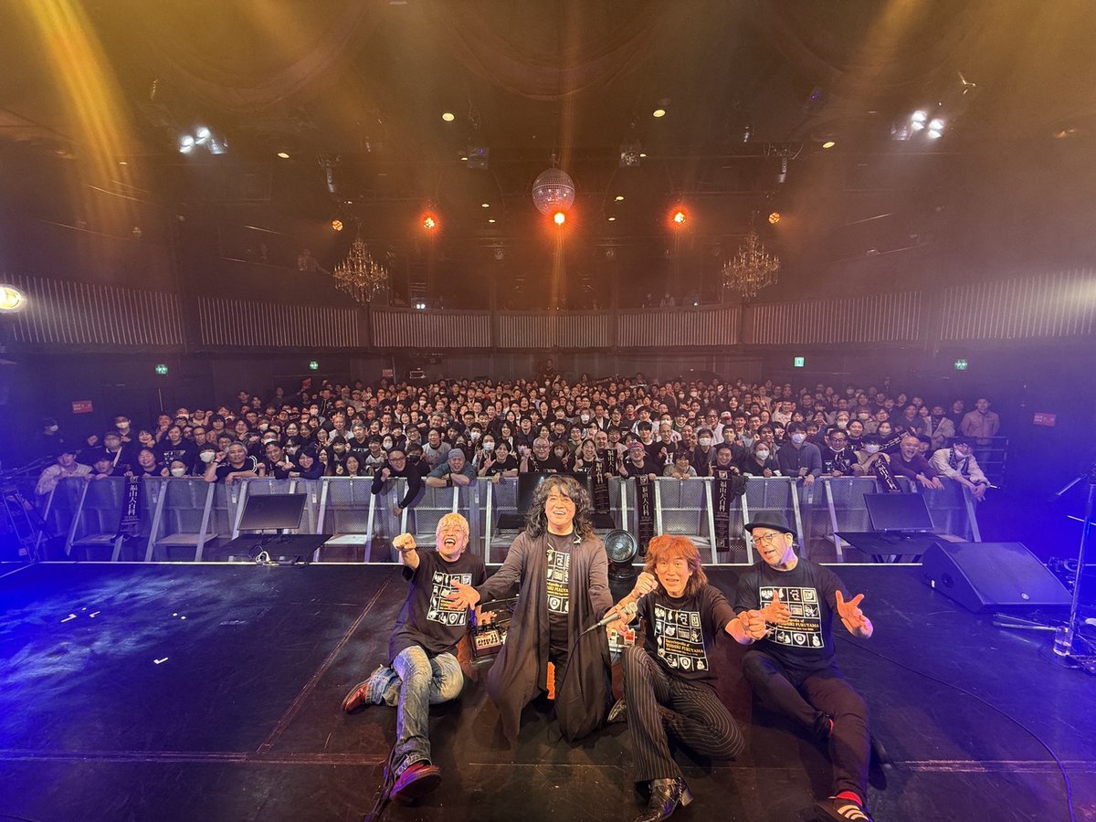 acyo1970's tweet photo. 色んな意味で盛り沢山でまさに「福山大百科」だったツアー初日、新宿ReNYありがとうございました！
やっぱり良い曲沢山だなぁ。気持ち込めて演奏出来ました♪名古屋大阪もどうぞよろしくお願いします😁 https://t.co/8rdzooNs8S