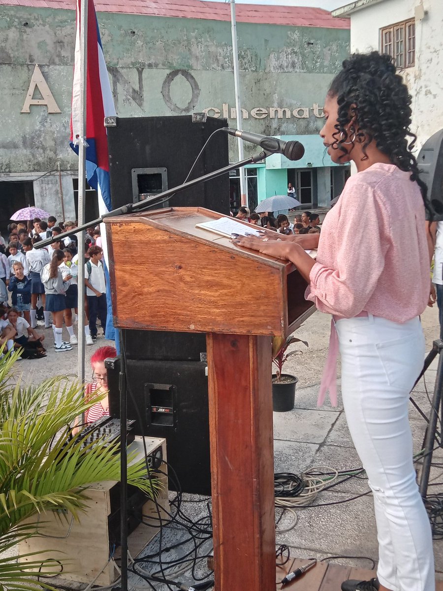 edelzm1's tweet photo. La primera secretaria de la UJC municipal Lisandra Ruiz Ortiz transmitió mensaje de felicitación a los pioneros y jóvenes por el 4 de abril. #65OPJM #64UJC @CubaMined @CuetoEducadores @NelsyYamirka #JóvenesValientes https://t.co/5t3ZZHrIHo