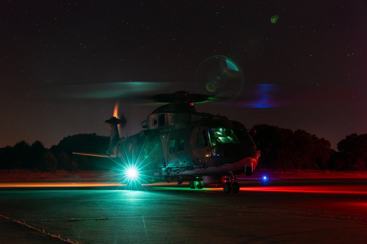 fap_pt's tweet image. A #ForçaAérea transportou dois doentes, a necessitar de cuidados médicos urgentes, entre ilhas do arquipélago da #Madeira.

Para a missão foi empenhado um helicóptero #EH101Merlin, da Esquadra 751 – “Pumas”, que concluiu com sucesso o transporte ao final do dia de ontem.

#Saúde