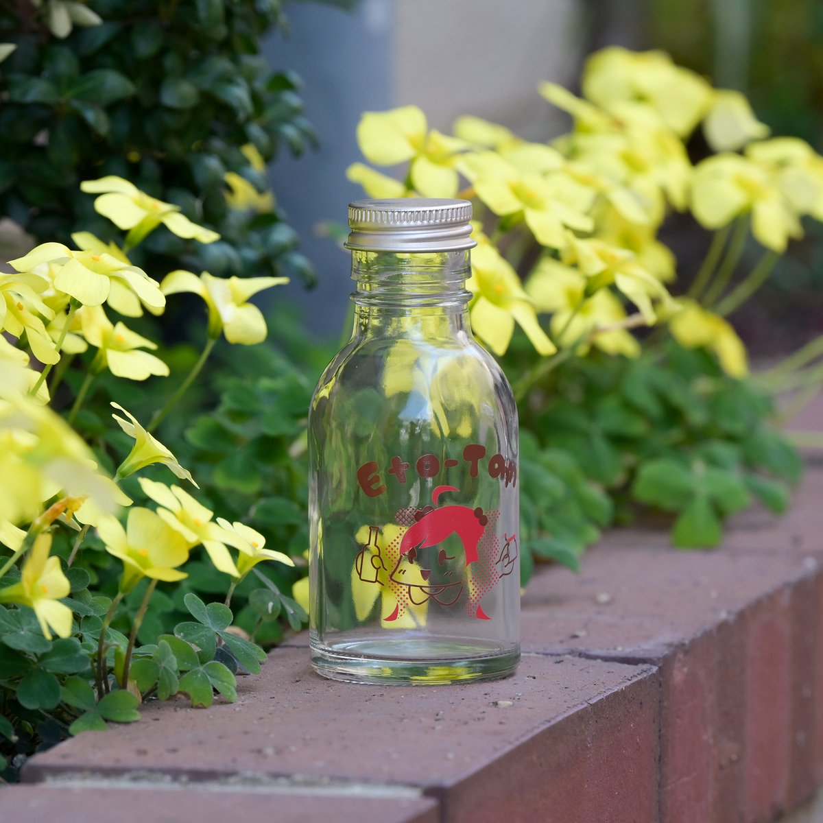 🫙EIS-100B-PP🫙
（衛藤オリジナルびん）
容量：NET 100ml
サイズ：φ 50.2mm x H 110.7mm

赤と茶色の2色印刷で制作しました。

毎回展示会で配布しておりますので、ぜひ実物を見にきてくださいね☺️

#印刷瓶 #展示会 #ガラス瓶 #ガラスびん