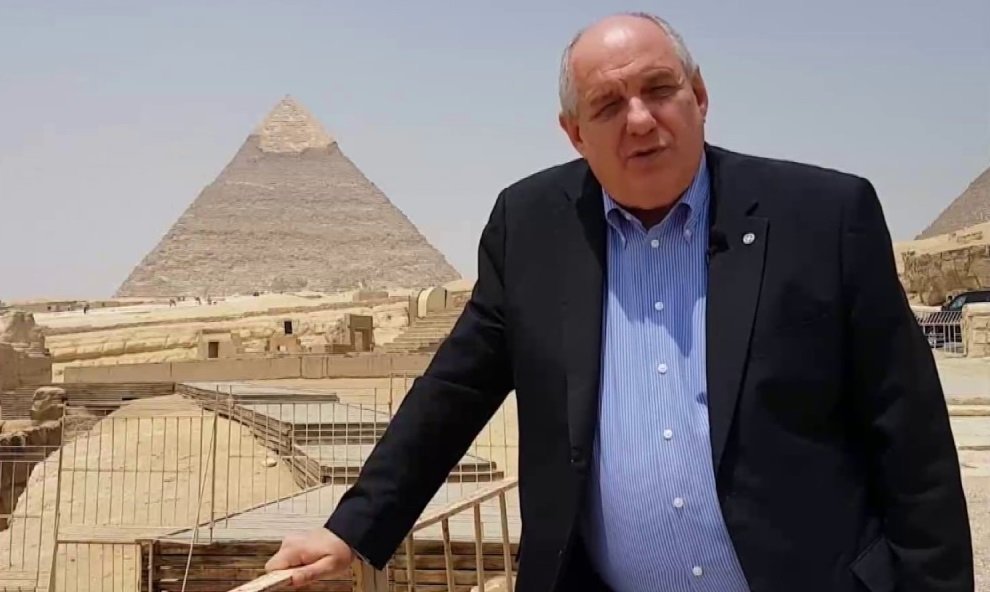 Pun Intended 🇬🇷 🇨🇦 🇪🇺 🇺🇸 tweet media