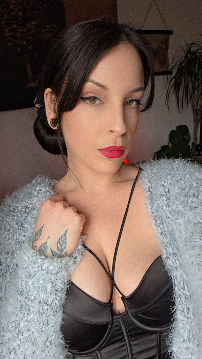 Déesse Slan 🦋 (La sainte noire) tweet media