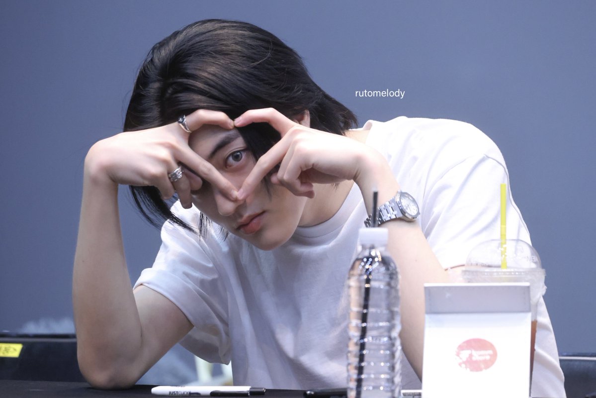 🐰…💤 tweet media