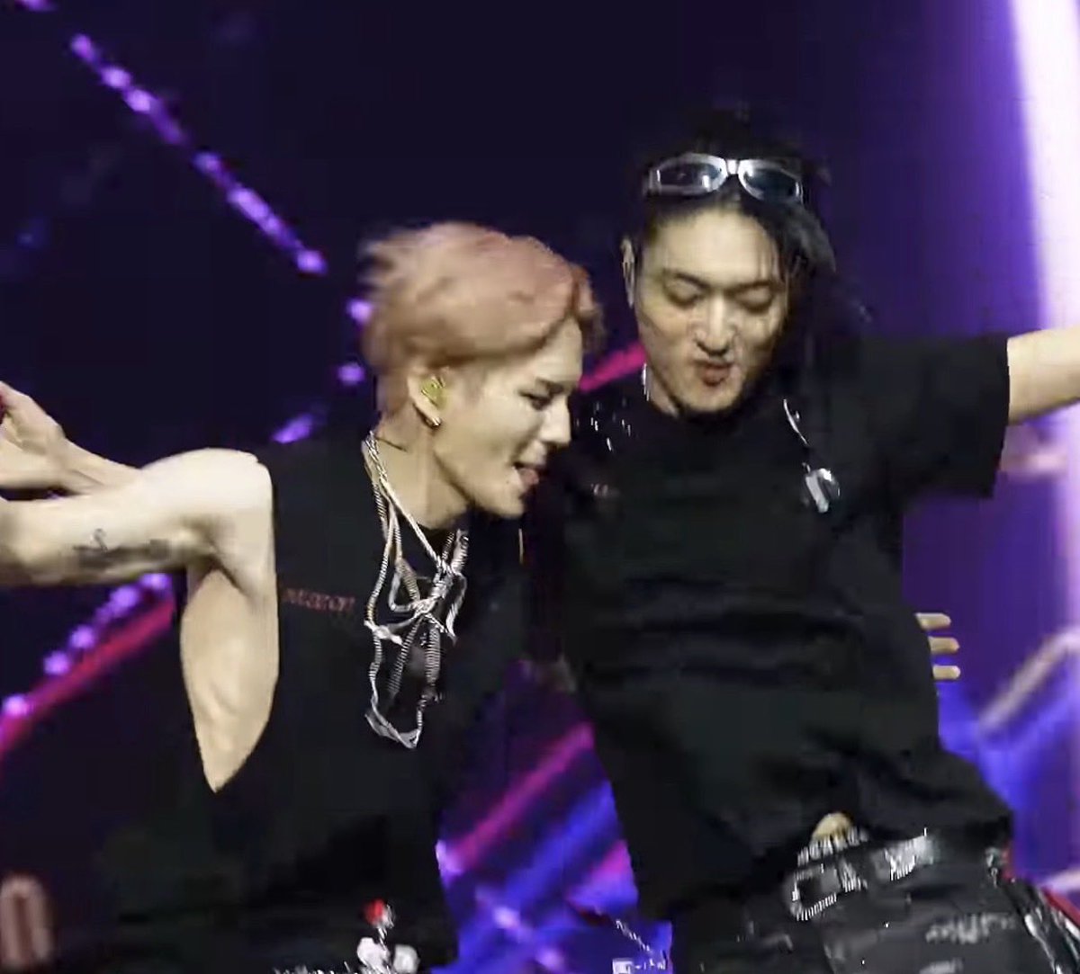 TREASURE tweet media