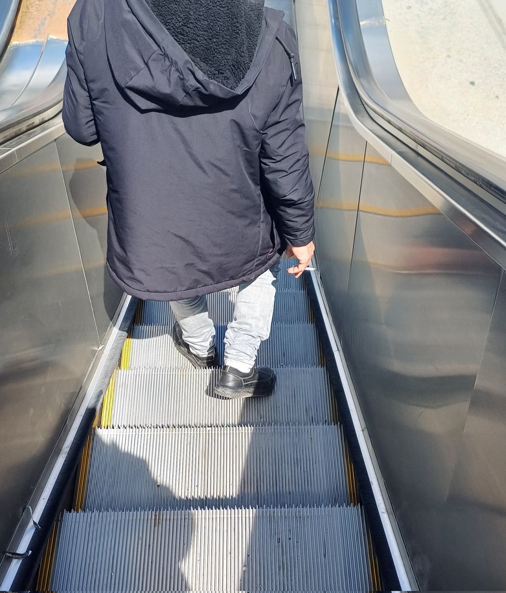 İçerde yaksaydın abi böyle yeterince nüfus etmedi bana senin soluduğun pis zehirli hava