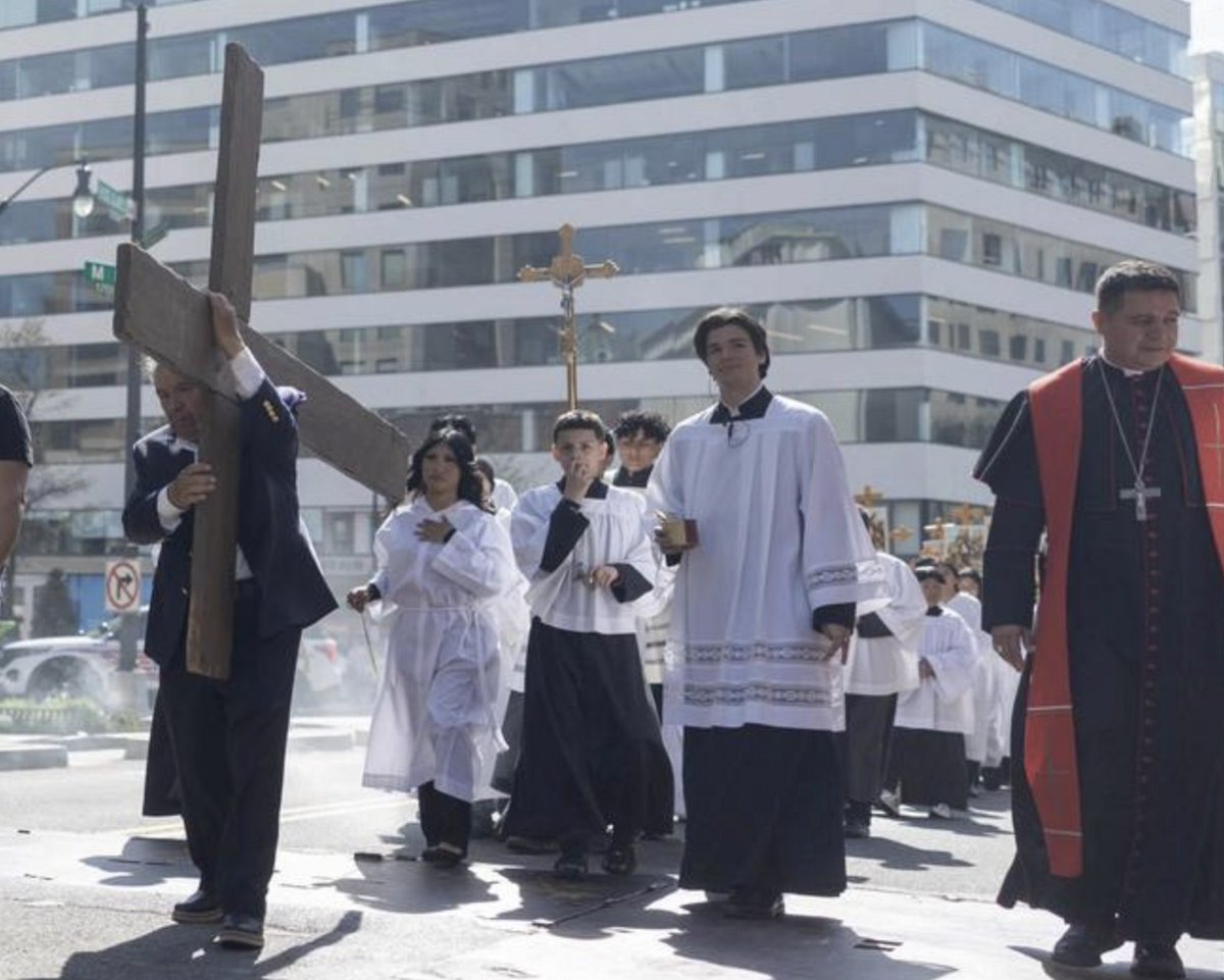 CathStandard's tweet image. Check out the photo gallery of Good Friday Way of the Cross procession and Liturgy at the Cathedral of St. Matthew the Apostle in Washington, D.C. 
👉  bit.ly/4va7D9R
#GoodFriday #HolyWeek2026