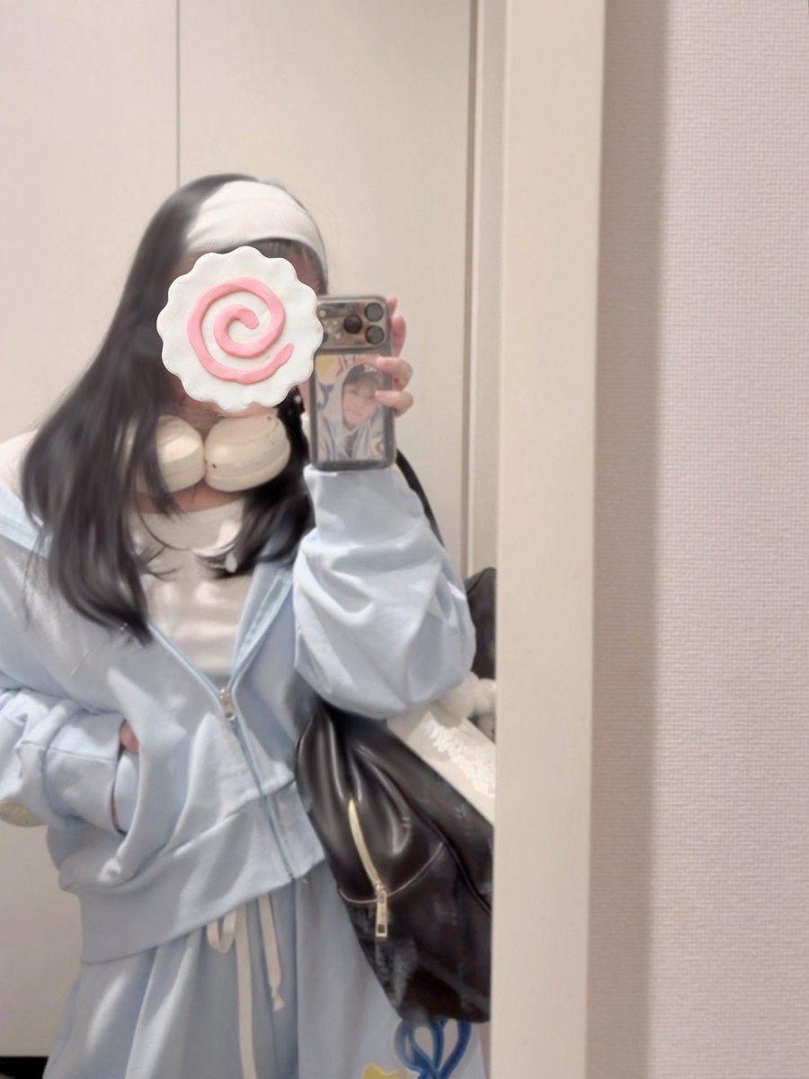 𝖺𝗆 tweet media