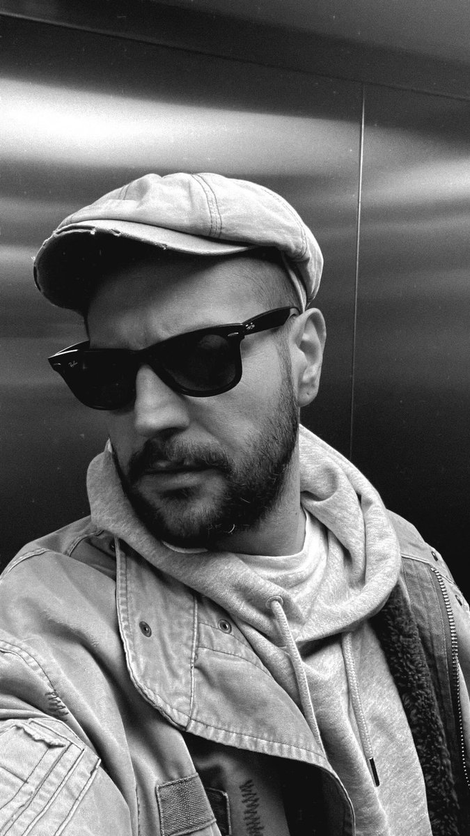 Kendi ışığını, siyah-beyazda bile yansıtanlarda bugün😎

#SerhatTeoman