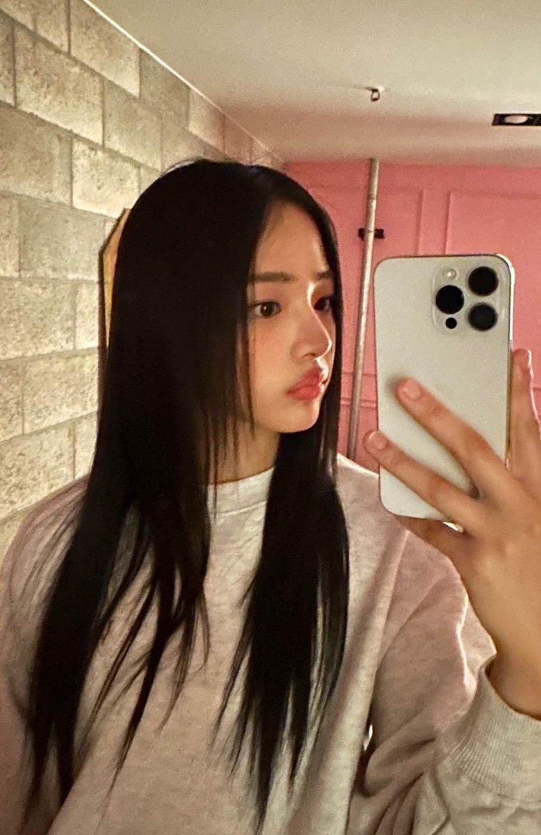 n년전 오늘의 민지 tweet media