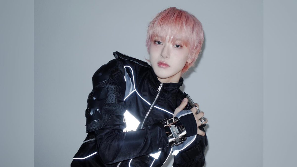 ohzbbi's tweet photo. 정말 멋졌음 테크웨어에 핑머 그리고 쭌잘 얼굴... 
모든 게 완벽한 공개 영상이였다고 생각합니다 https://t.co/sQwrob5fzl