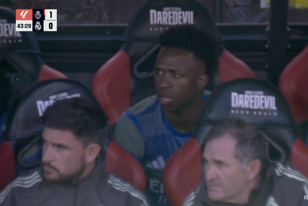 TouchlineX's tweet image. 📸 - Real Madrid won their last 5 games in a row with Vinicius in the starting XI, he produced 4 goals against Manchester City and Atlético Madrid combined.

They are currently losing 1-0 to 17th placed Mallorca, with Kylian Mbappé back in the starting XI and Vinicius BENCHED.