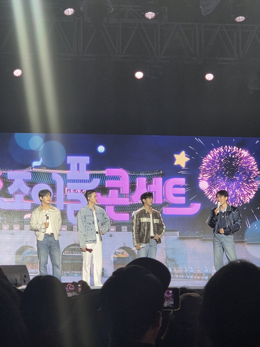 melodysikb's tweet photo. 조이플 콘서트!!
너무 추웠지만 오랜만에 봐서 즐겁구 행복했어💙 https://t.co/uhxJKXVA0d