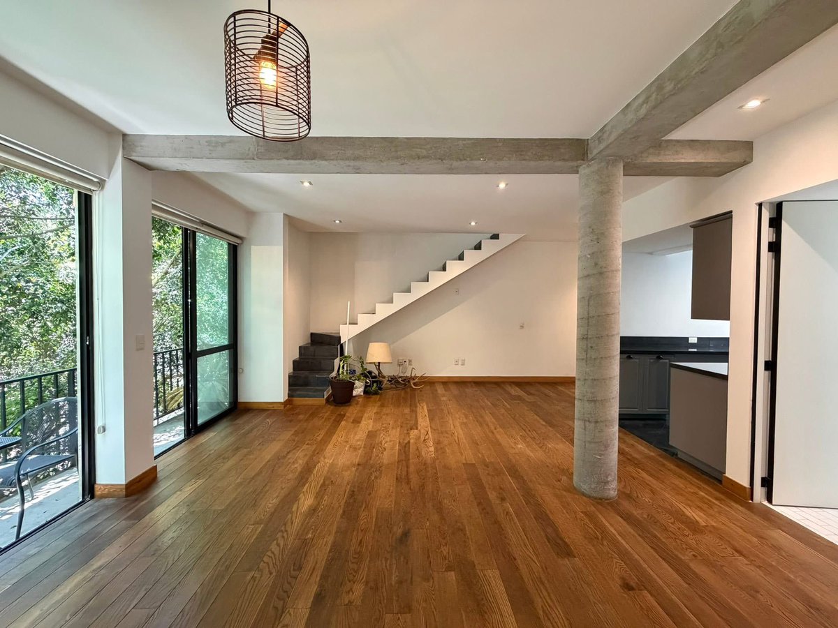 BowTiedPassport tweet media