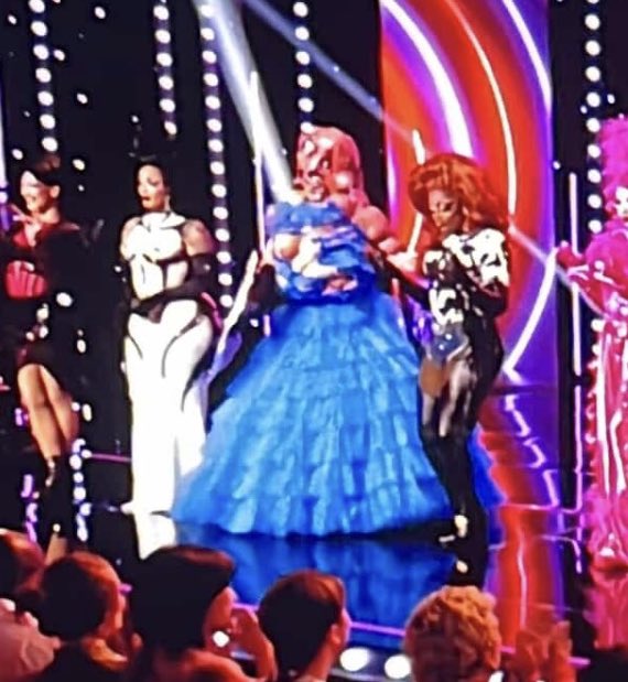 holly !! 🦚 tweet media