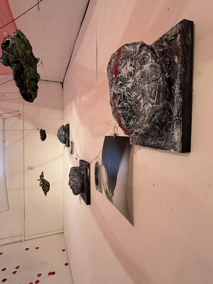 KanaLaru's tweet photo. iris
朧夜千洋さんとasukaさんの二人展
展示空間とそれぞれの造形と写真の作品もとても良くて、見るのもそして写真撮るのも楽しい
4月18日まで、nowhere coffeeさんにて
イベント17.18日にあるのでこちらも要チェック✨️
@mkly2019 
@NowhereHokkaido https://t.co/JOl6LLmrPA