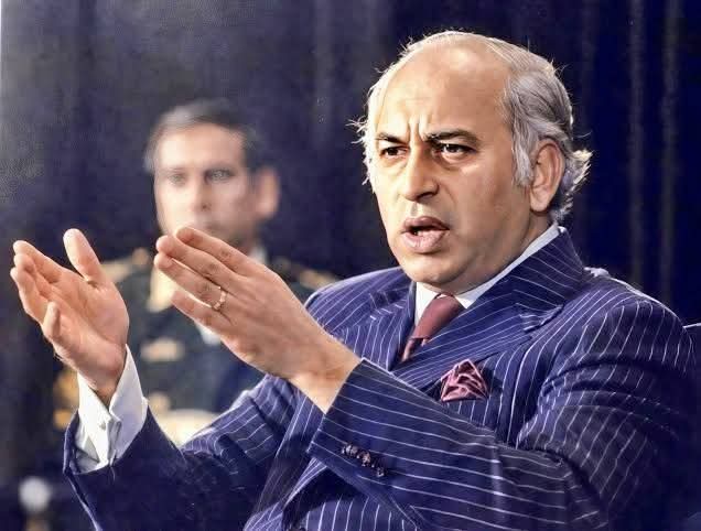 ۔۔۔۔۔۔۔۴ اپریل ۔۔۔۔۔

درد صلیبیں کھارے چڑھیا 
چڑھ سولی مْسکایا 

سِجھ واپس ناں آیا