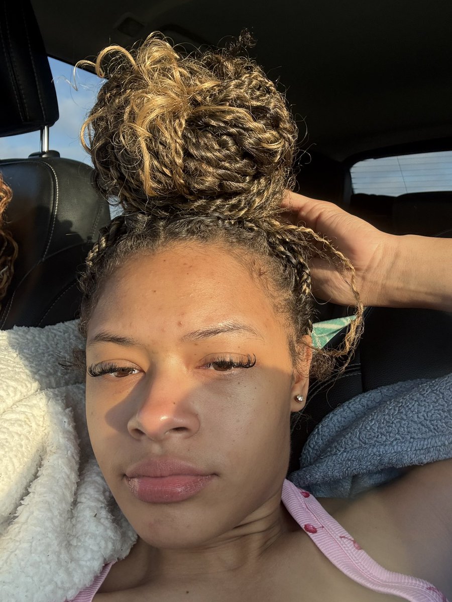 niy♏️ tweet media