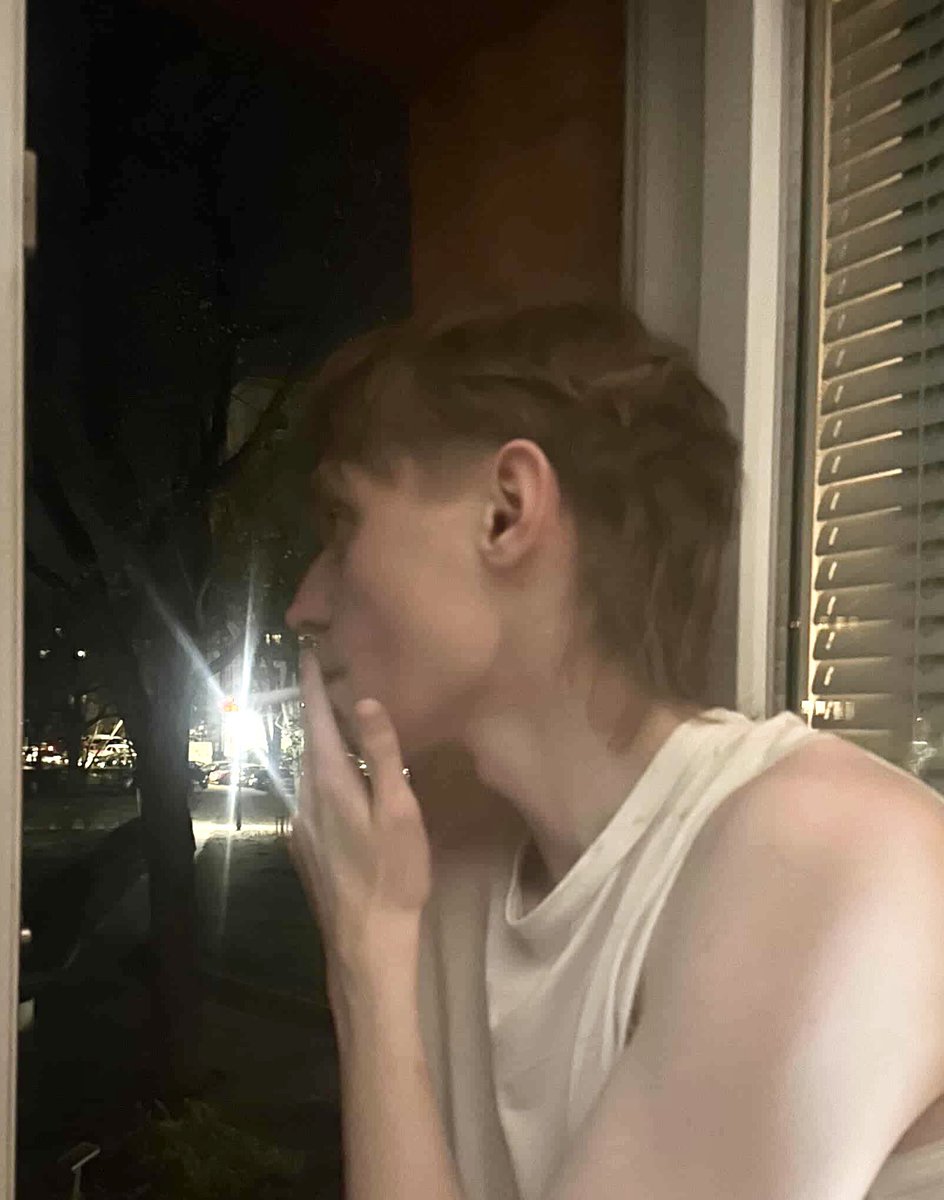 deactivated tweet media