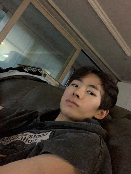 nct_wish_'s tweet photo. 練習生時代のユウシを公開するシオンやばい😭😭😭😭😭😭😭 https://t.co/kyA88qC56V
