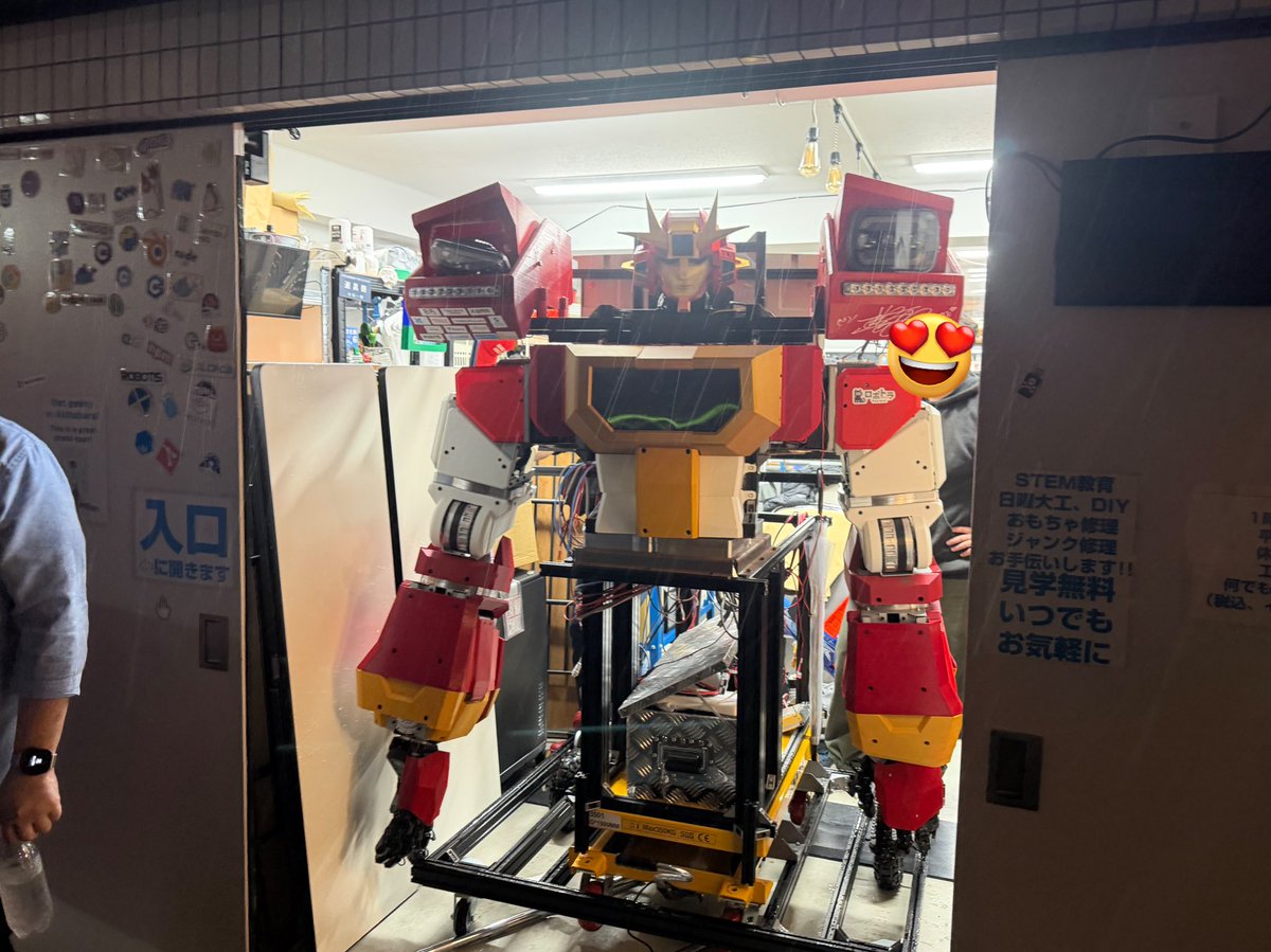 firebarion's tweet photo. 明日4/5はUDXで「秋葉原ロボットほこ天」に出展！

ファイバリオン、雨の中ロボスタディオンさんのロボット待機場へ移動しました。🤖

明日に向けてスタンバイ中です。
是非、遊びに来てね！
#robohoko2026 https://t.co/ABh5rm5ij0