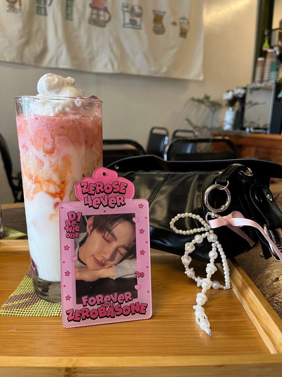andrahaols's tweet photo. [📢 SALE] wts lfb ph only 

back-to-back pocahol: ₱279 ea 
keyring: ₱60 ea

– with fanmade zb1 postcard
– on-hand, ready to ship
– gcash (payo), direct j&amp;t express only

dm / reply to claim 🥰

🏷️ zb1 hanbin jiwoong hao matthew taerae ricky gyuvin gunwook yujin anik anik https://t.co/yLFHZXWU8q