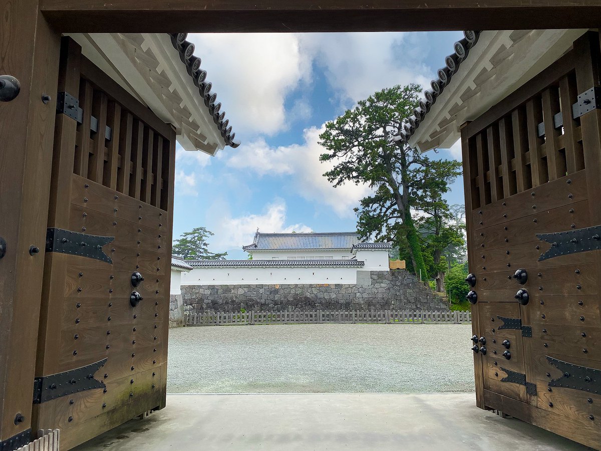 ココフリ tweet media