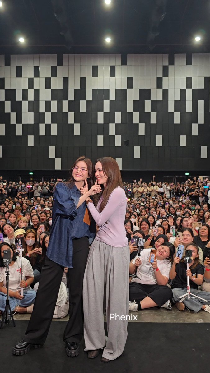 PhenixPN's tweet photo. พี่ฟ้าจะไปรู้อะไร 👀

4th Anniversary ENGLOT 
#อิงล็อต #Englot 
#EnglotHappy4thAnv https://t.co/dQC0ltMMsr