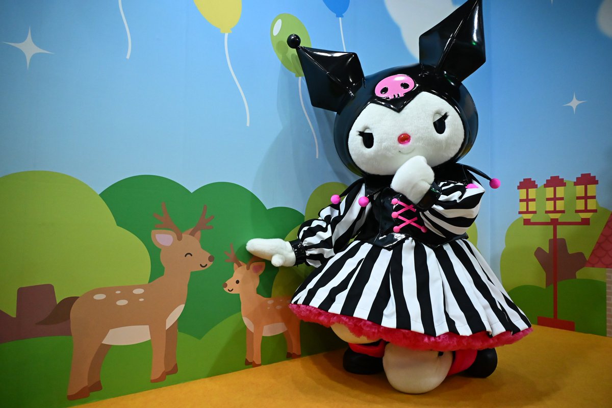 鹿さん❤️じゃないんだよwww
この後、鹿せんべいあげてたw

今日自由すぎるぐらい自由にしてたなぁ。
グリーティング途中でお客さんを巻き込んでのコント『風船』やり出して撮影会止まったもんなwww
楽しそうでなによりすぎる。

4月、6月はちゃめちゃになりそうw