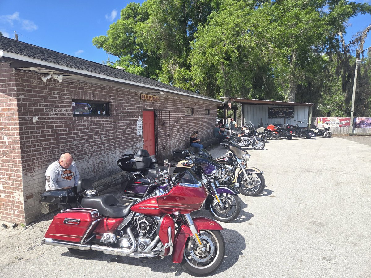 Street Glide tweet media