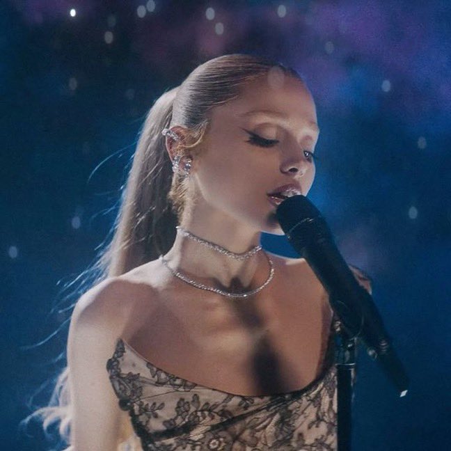 TheGrandeTop10 tweet media