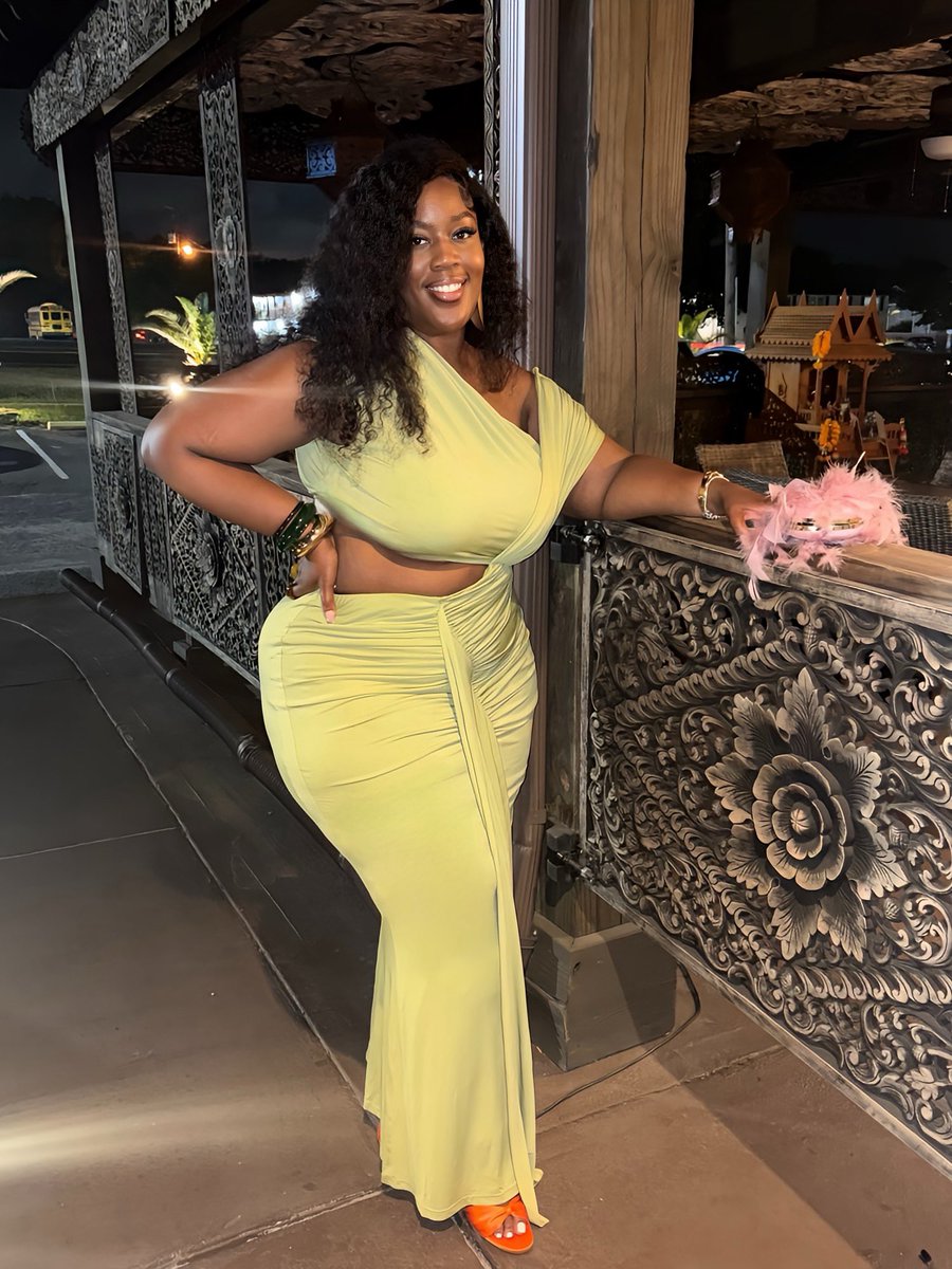 big b🍑🍑ty bakery tweet media