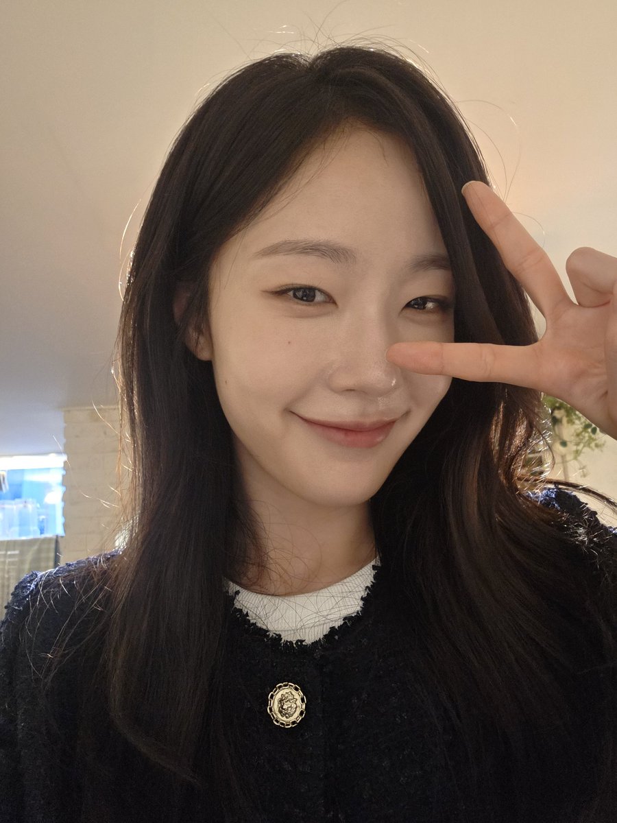 kongbeen45's tweet photo. 오랜만에 본 채원빈이 너무 아름다우셔서 하염없이 액정만 쓰다듬는중 https://t.co/9zhtND9i7V