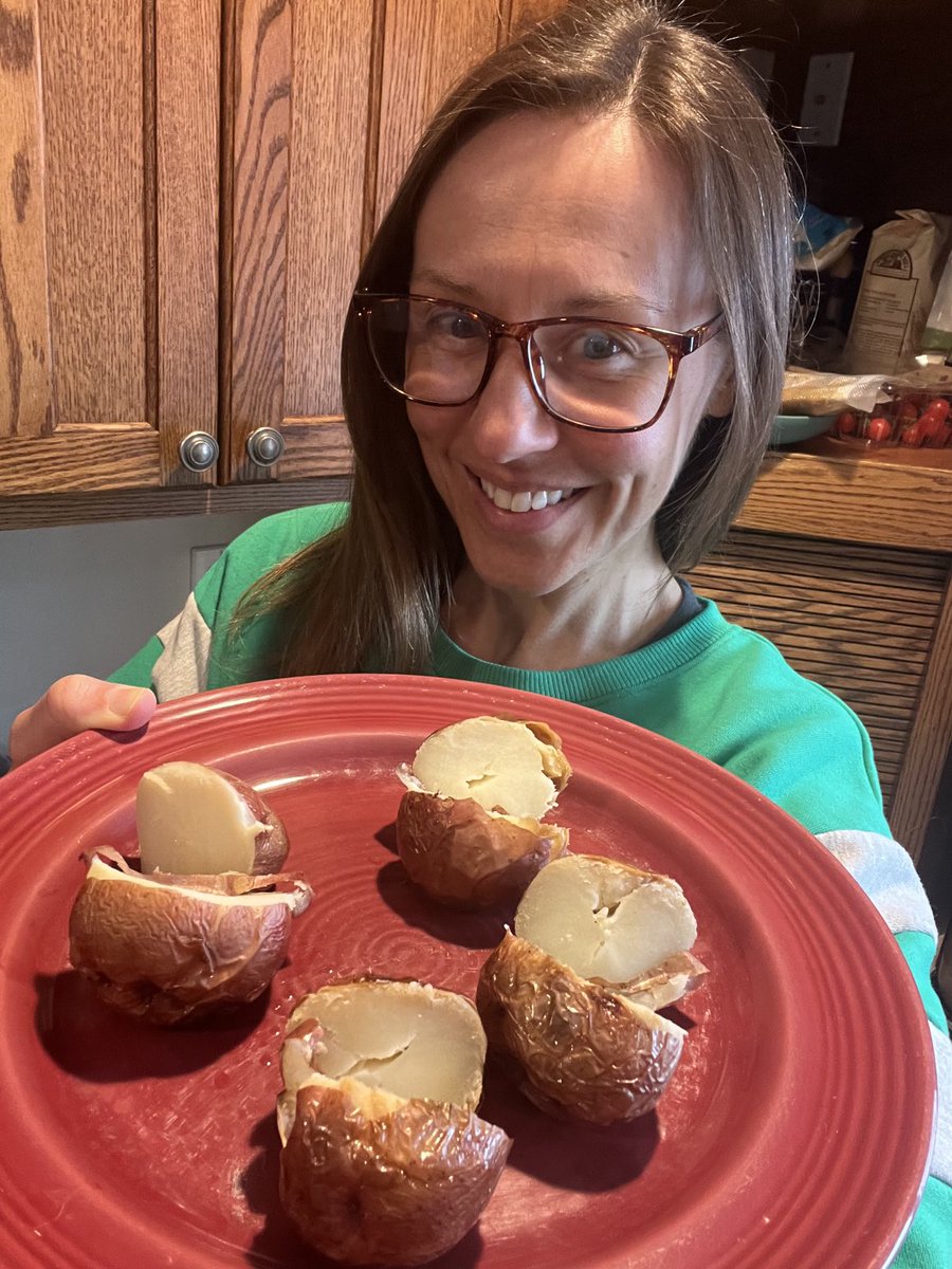 LindsayIRL's tweet image. 🌟If you’ve thought “what should I be eating” or been confused by advice &amp;amp; “research”, I get it.

My new blog is a no-nonsense approach to everyday eating, grounded in #nutrition. Read on wellirl.com🌟

#eatrealfood #goodfood #healthyfood #healthyeating #wellness