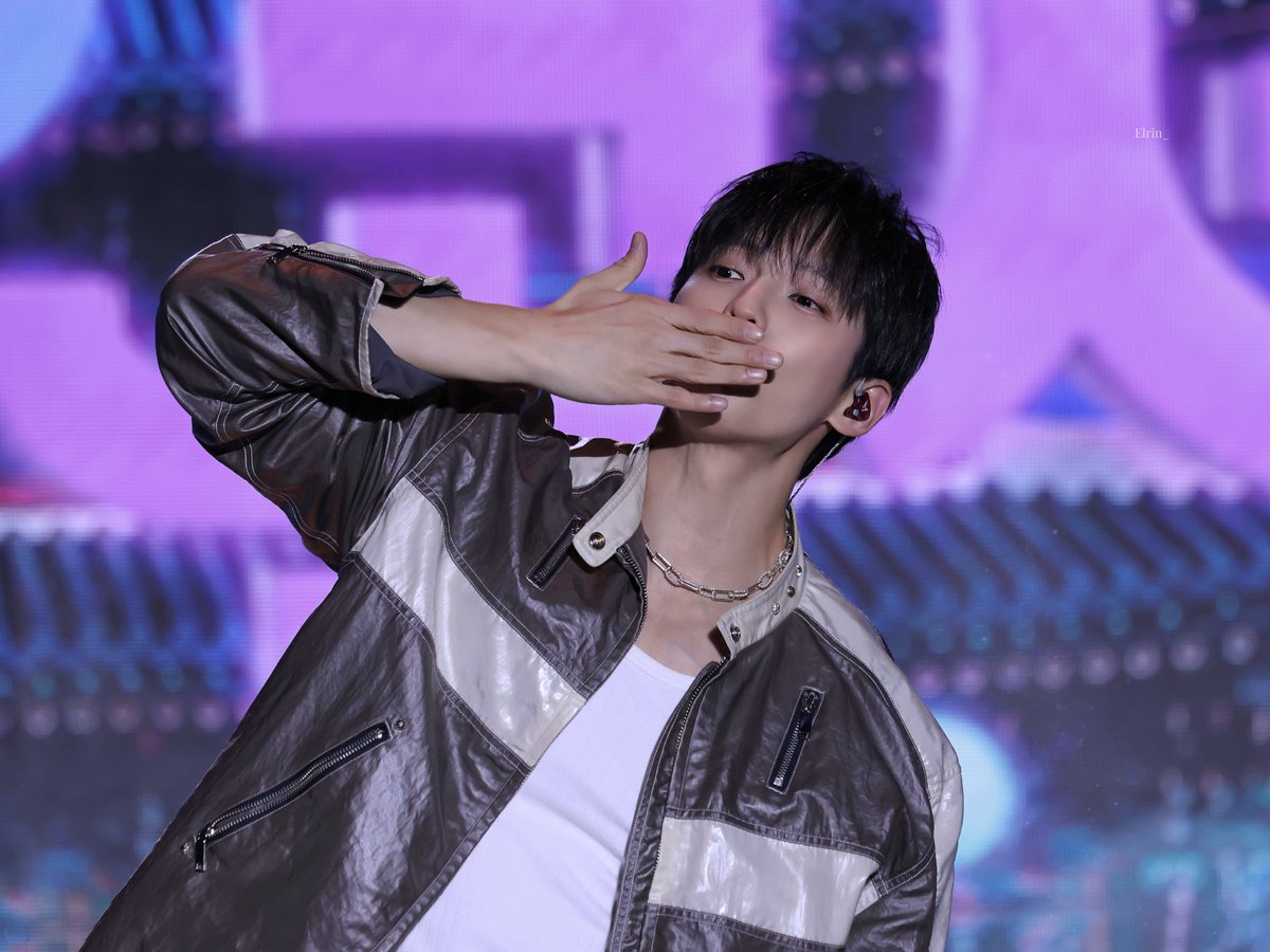 Elr_btob's tweet photo. 260404 조이플 콘서트 

Last😗

#비투비 #BTOB 
#이민혁 #LEEMINHYUK #HUTA #허타람찌
@btob2mh https://t.co/kIRmPuBSEL
