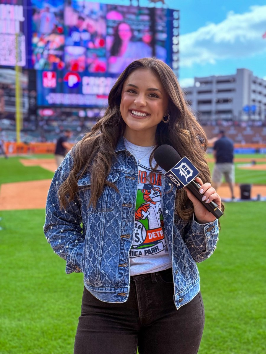 karawolfbauer's tweet image. Opening Day #3! I love you Detroit🫶🏻 #DNMW #RepDetroit #OpeningDay