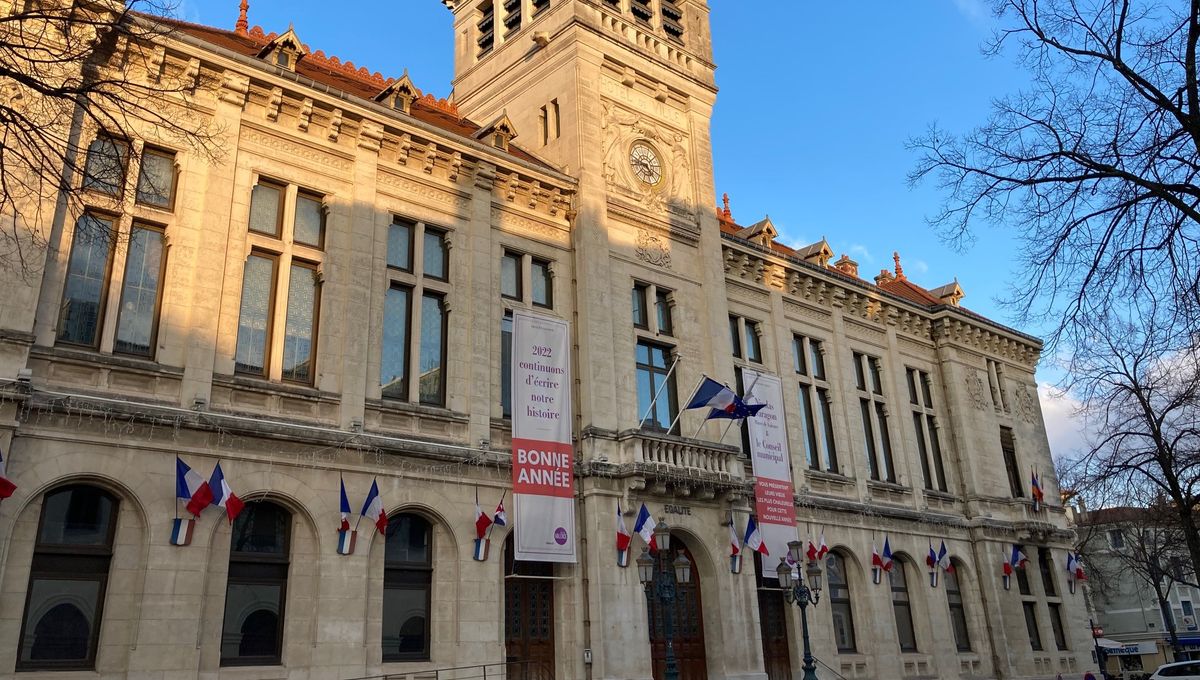 Fdesouche.com est une revue de presse tweet media