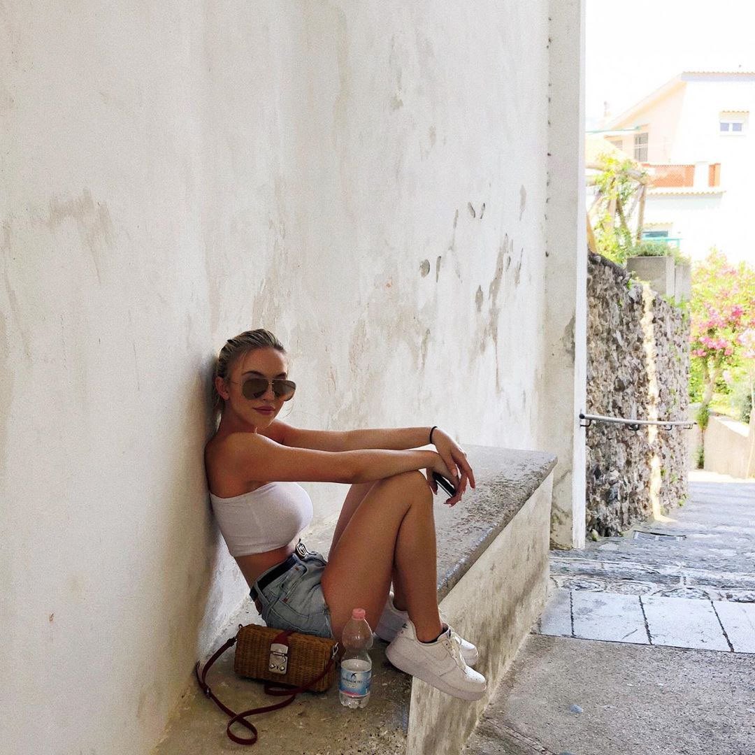 pop vibes tweet media