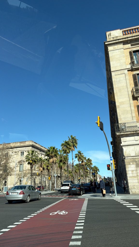 Loulu_9's tweet photo. Barcelona ❤️ https://t.co/I59Jj08QIf