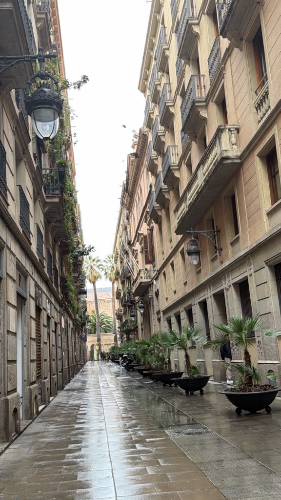 Loulu_9's tweet photo. Barcelona ❤️ https://t.co/I59Jj08QIf