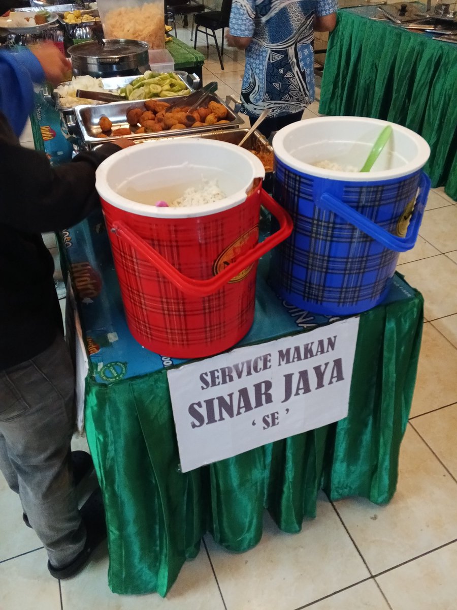 dizol97's tweet photo. Seenggaknya selama pindah ke Taman Lestari, servis makannya jadi lebih baik.

- Nasi kaga dijatah
- Perkedel
- Sayur Asem
- Bihun
- Lele Goreng/Ayam Saos Manis/Rendang Ati Sapi/Telor Bulet Goreng (pilih salah satu lauknya) https://t.co/uyZ2C5uj2A