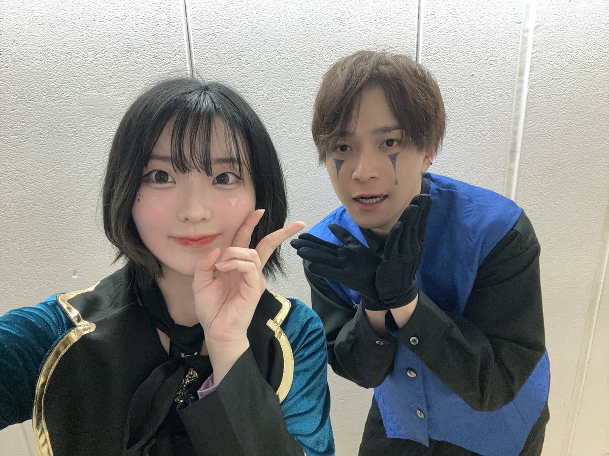 ko_to555's tweet photo. まだ踊っている途中です。vol.1
ありがとうございました🙇‍♀️✨🤡

めちゃくちゃ楽しかったぁ〜!!!!✨

1部は平成
2部はサーカス
とコンセプトありの踊ってみたってこんなに楽しんだと同時に個性がマッチしすぎてる神セトリで最高でしたっ😭✨✨
えとうちゃん舞台演出お疲れ様でしたっ!!😭✨✨神演出でしたっ!!✨✨

今回はいぽでも踊れたし
お初Jさんともコラボさせていただき光栄でした🙇‍♀️✨

vol.2.3.600🎉🎉

#まだ途中でs
