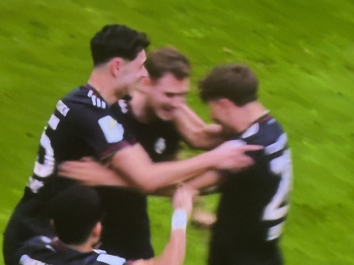 𝘽𝙚𝙣𝙟𝙞𝙁𝘾𝘽 ¹⁷ tweet media