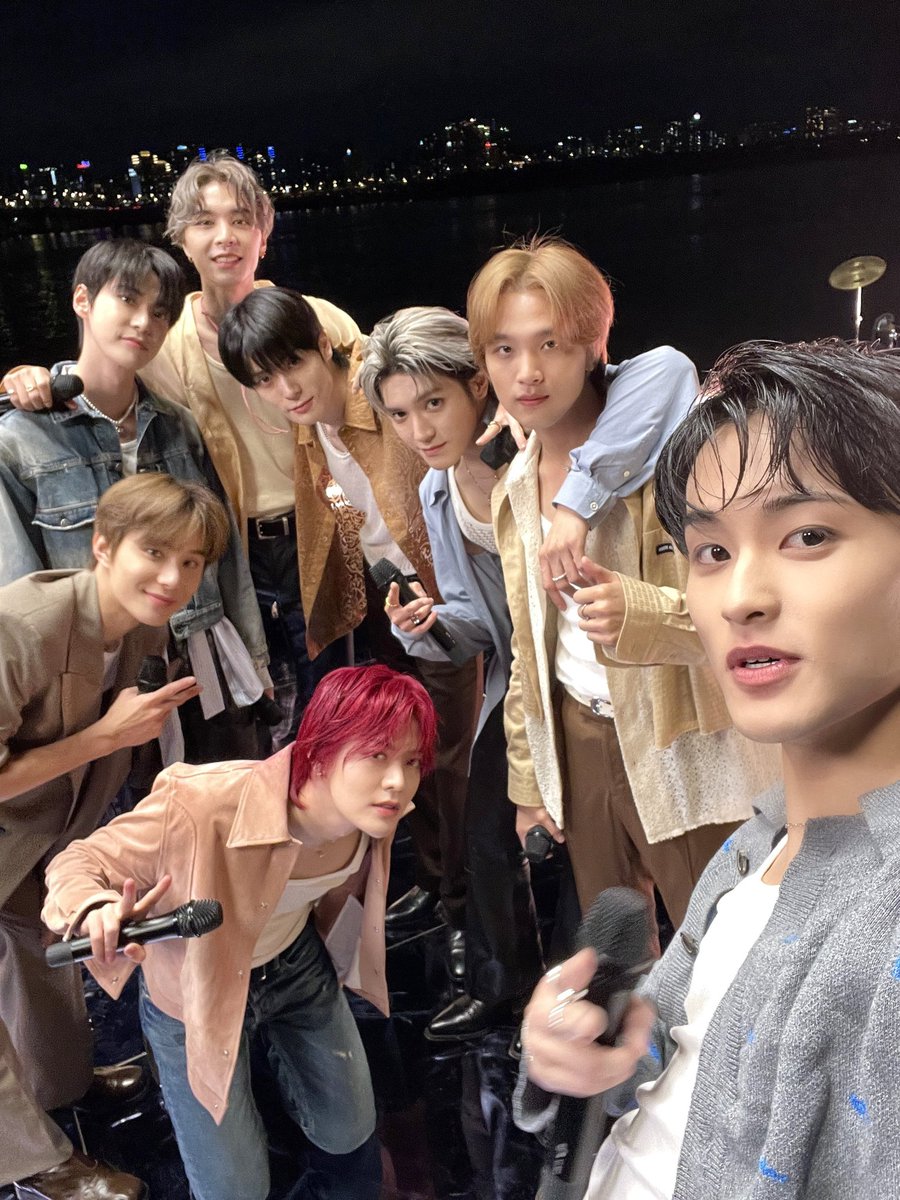 clara e taeyeon;clara vai pro rh 💖 tweet media